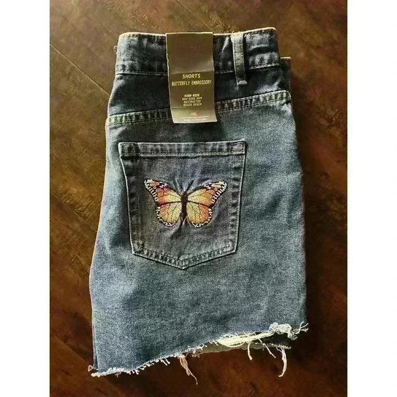 Cali 1850 Cutoff Shorts Butterfly Embroidered Pocket NWT Size 11 High Rise - Picture 7 of 7